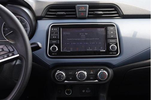 Brilliant Silver Metallic 2024 Nissan Versa 1.6 SV