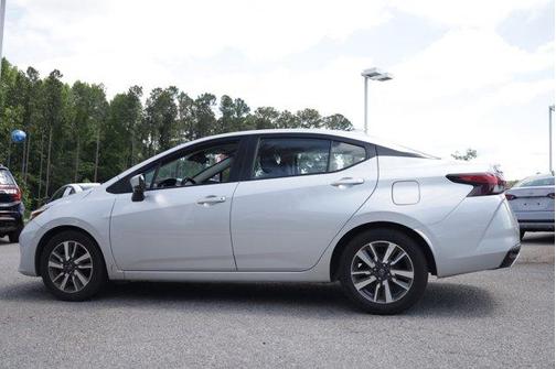 Brilliant Silver Metallic 2024 Nissan Versa 1.6 SV