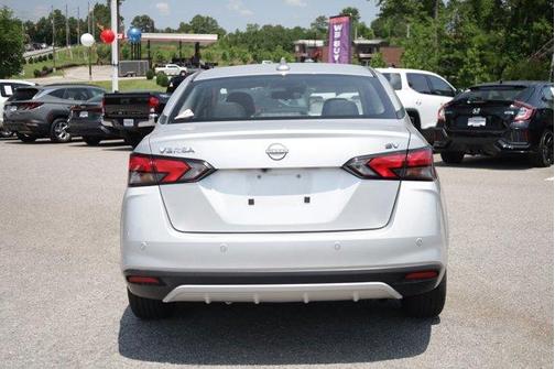 Brilliant Silver Metallic 2024 Nissan Versa 1.6 SV