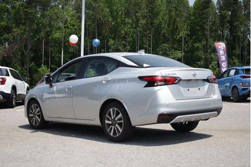 Brilliant Silver Metallic 2024 Nissan Versa 1.6 SV