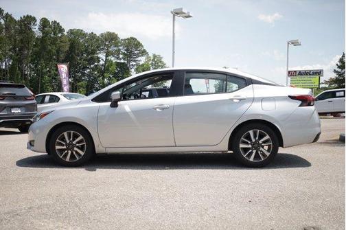 Brilliant Silver Metallic 2024 Nissan Versa 1.6 SV