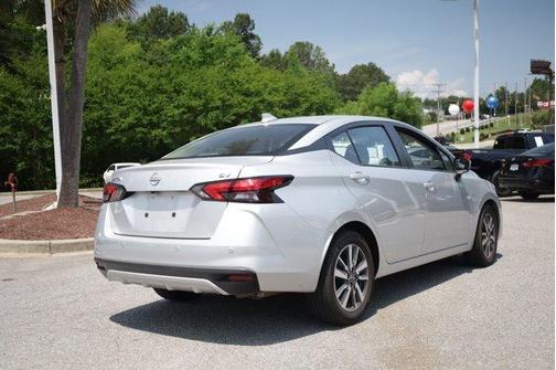 Brilliant Silver Metallic 2024 Nissan Versa 1.6 SV