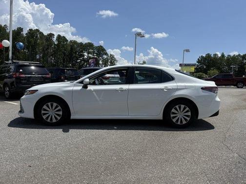 2022 Toyota Camry Hybrid LE