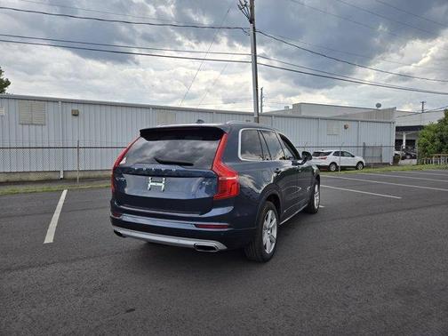 2020 Volvo XC90 T6 Momentum 7 Passenger