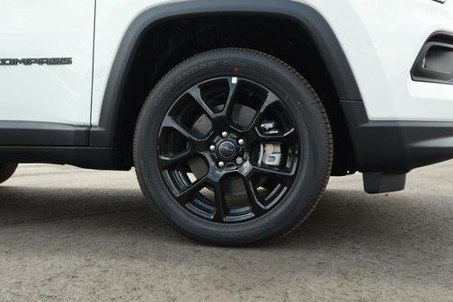 Bright White Clearcoat 2026 Jeep Compass Latitude