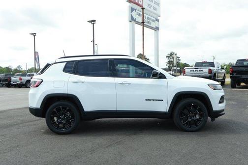 Bright White Clearcoat 2026 Jeep Compass Latitude