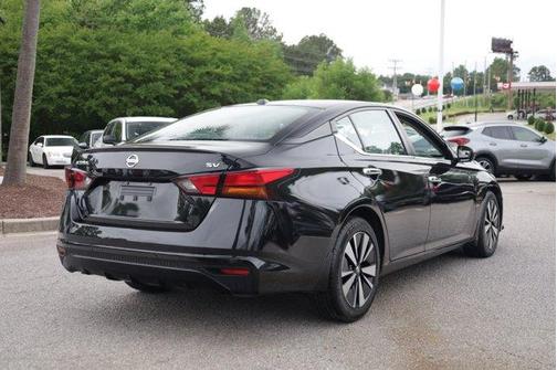 Super Black 2022 Nissan Altima 2.5 SV
