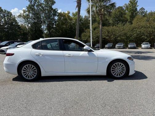 2023 Alfa Romeo Giulia Base