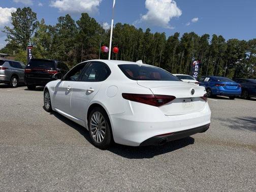 2023 Alfa Romeo Giulia Base
