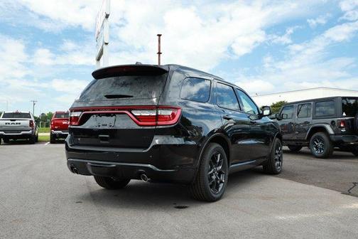 DB Black Clearcoat 2026 Dodge Durango GT HEMI V8