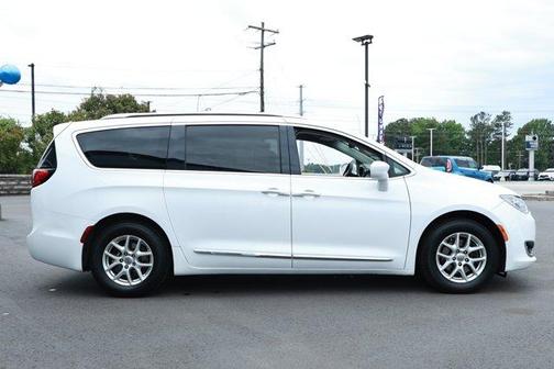 Bright White Clearcoat 2020 Chrysler Pacifica Touring-L