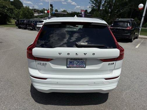 2022 Volvo XC60 B5 Momentum