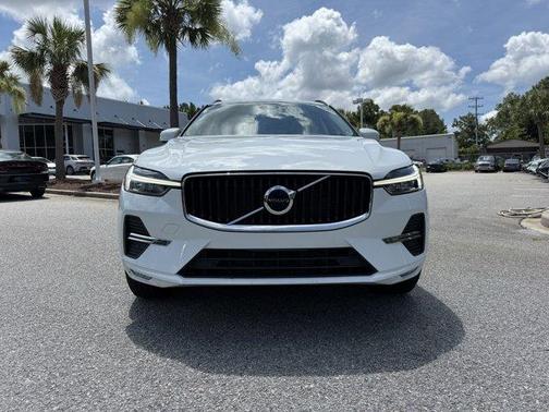 2022 Volvo XC60 B5 Momentum