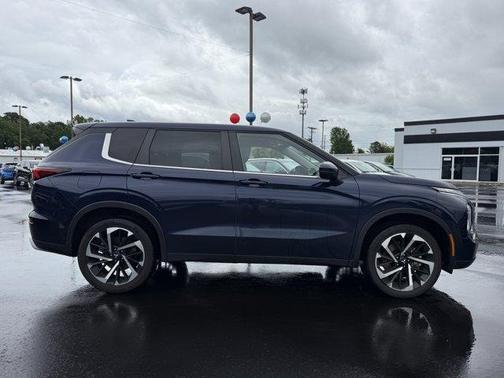 2023 Mitsubishi Outlander SE