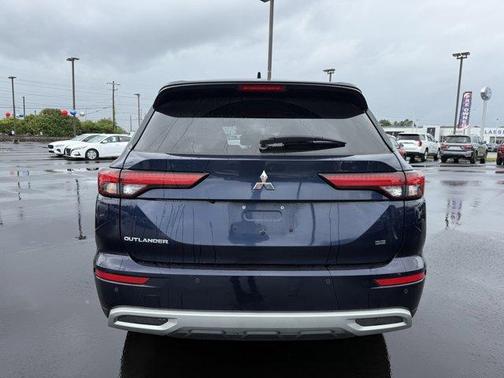 2023 Mitsubishi Outlander SE