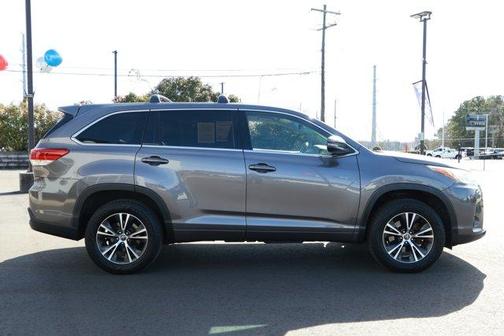 2017 Toyota Highlander LE