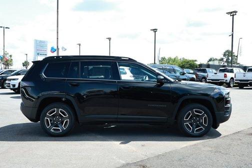 Diamond Black 2026 Jeep Cherokee LAREDO/LIMITED