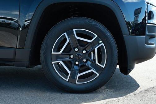 Diamond Black 2026 Jeep Cherokee LAREDO/LIMITED