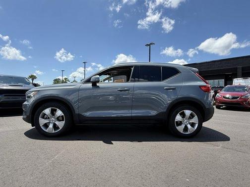 2021 Volvo XC40 T5 Momentum