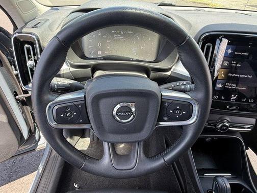2021 Volvo XC40 T5 Momentum