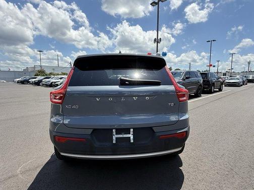 2021 Volvo XC40 T5 Momentum
