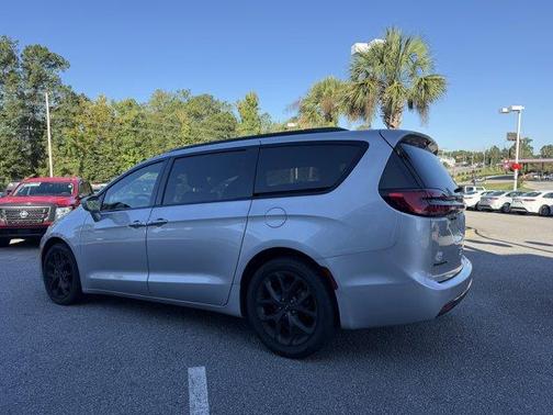 2022 Chrysler Pacifica Touring-L