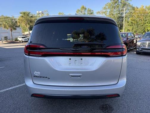 2022 Chrysler Pacifica Touring-L