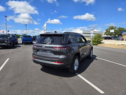 2025 Jeep Grand Cherokee Laredo