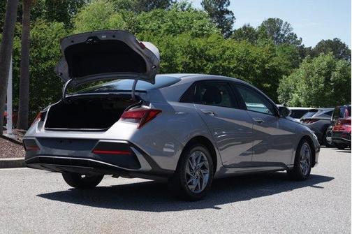 Metal 2024 Hyundai ELANTRA SEL