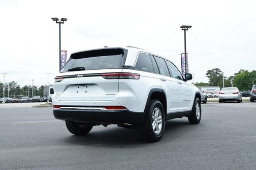 Bright White Clearcoat 2023 Jeep Grand Cherokee Laredo