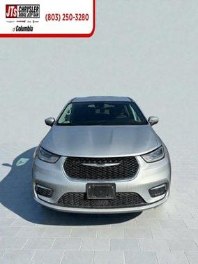 2023 Chrysler Pacifica Touring-L