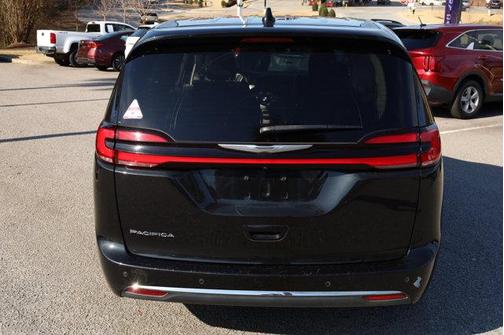2023 Chrysler Pacifica Touring-L