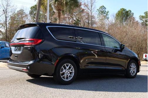 2023 Chrysler Pacifica Touring-L