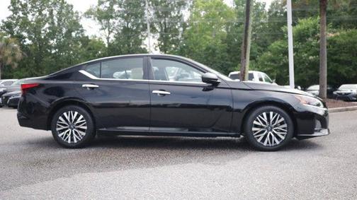 Super Black 2024 Nissan Altima 2.5 SV