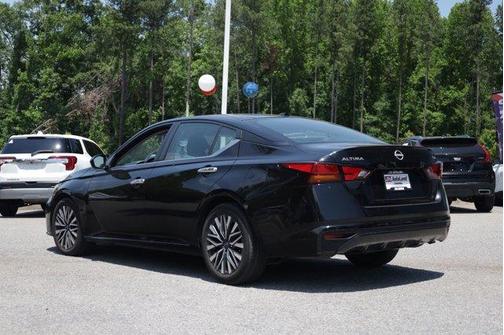 Super Black 2024 Nissan Altima 2.5 SV