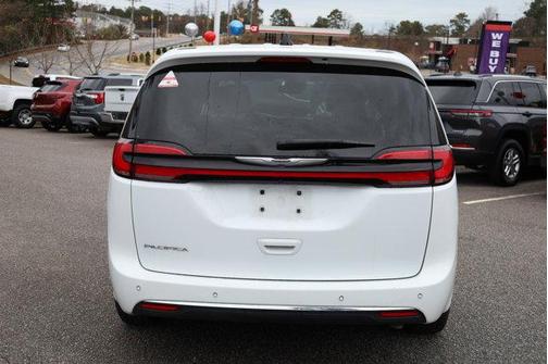2023 Chrysler Pacifica Touring-L