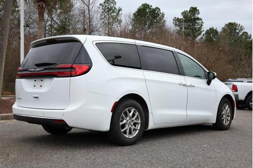 2023 Chrysler Pacifica Touring-L