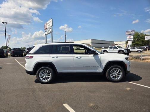 2025 Jeep Grand Cherokee Laredo X