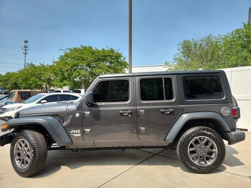 Photo 2 of 29 of 2018 Jeep Wrangler Unlimited Sport