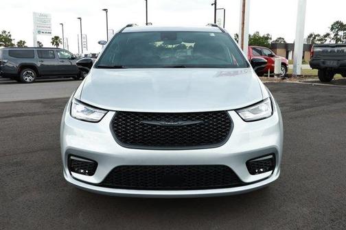 Silver Mist Clearcoat 2026 Chrysler Pacifica Select