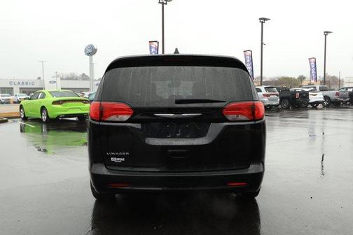 2023 Chrysler Voyager LX