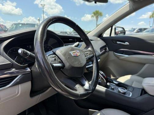 2022 Cadillac XT4 Luxury