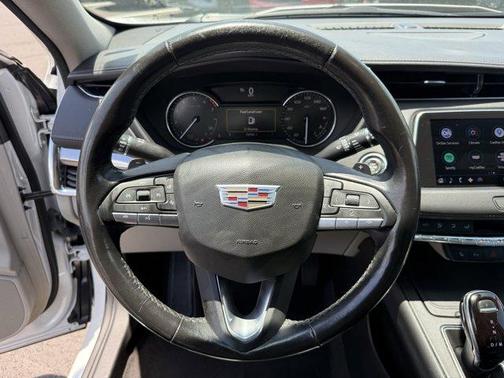 2022 Cadillac XT4 Luxury