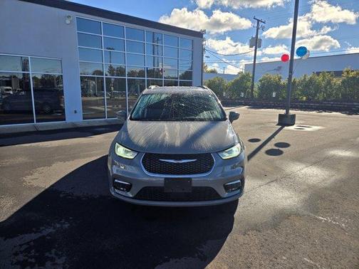 2022 Chrysler Pacifica Touring-L