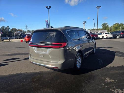 2022 Chrysler Pacifica Touring-L