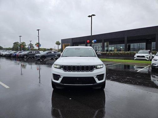 2023 Jeep Grand Cherokee Laredo