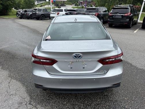 2022 Toyota Camry Hybrid XLE