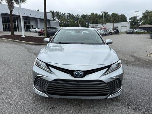 2022 Toyota Camry Hybrid XLE