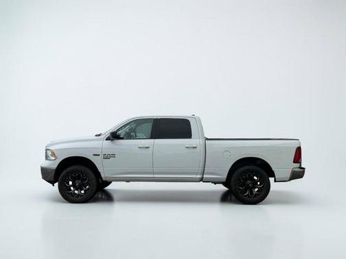 Bright White Clearcoat 2020 RAM 1500 Classic SLT