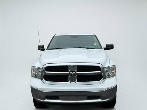 Bright White Clearcoat 2020 RAM 1500 Classic SLT